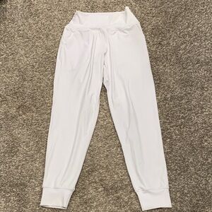 Chic White High-Rise Leggings